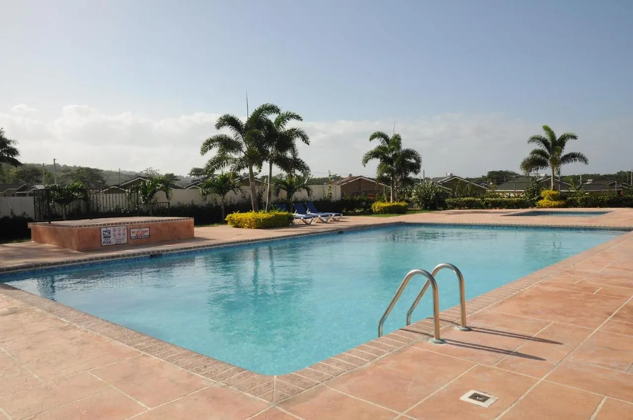 别墅 Ochi Rios Drax Hall 3 Bed Sleeps 7 Exquisitely Fully Furnished Accommodations 奥乔里奥斯
