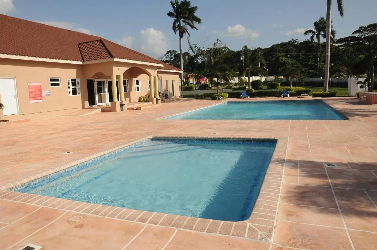 Ochi Rios Drax Hall 3 Bed Sleeps 7 Exquisitely Fully Furnished Accommodations 奥乔里奥斯